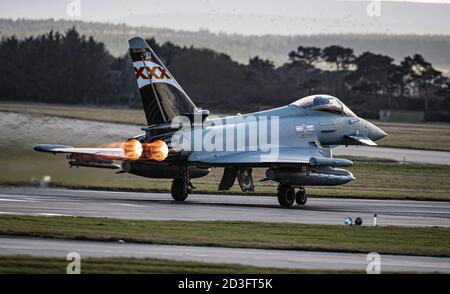 Eurofighter Typhoon FGR4 auf einem QRA Aufruf RAF Lossiemouth in Moray, Schottland. Stockfoto