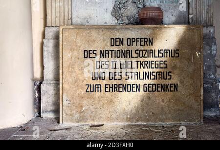 Harbke, 17. Juli 2020: Gedenktafel für die Toten des Zweiten Weltkriegs und des Nationalsozialismus und Stalinismus in der DDR Stockfoto