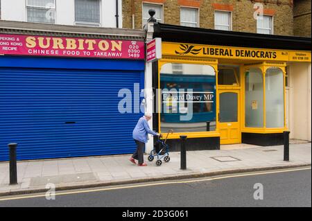 Das Wahlkreisbüro für RT Hon Ed Davey, der Abgeordnete der Liberaldemokraten für den Wahlkreis Kingston & Surbitont 21 Berrylands Road, Surbiton, London, Großbritannien. 12 Juli 2013 Stockfoto