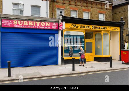 Das Wahlkreisbüro für RT Hon Ed Davey, der Abgeordnete der Liberaldemokraten für den Wahlkreis Kingston & Surbitont 21 Berrylands Road, Surbiton, London, Großbritannien. 12 Juli 2013 Stockfoto