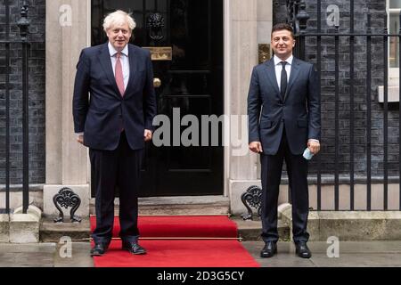 08/10/2020. Foto von Ray Tang der ukrainische Präsident Wolodymyr Zelensky verlässt die Downing Street, nachdem er am zweiten Tag von Zelenskys Besuch in Großbritannien bilaterale Gespräche mit dem britischen Premierminister Boris Johnson geführt hat. Stockfoto