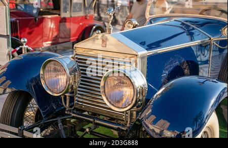Doha, Katar- 30. März 2020: 1925 Rolls royce silver Ghost classic car blue Roadster Stockfoto