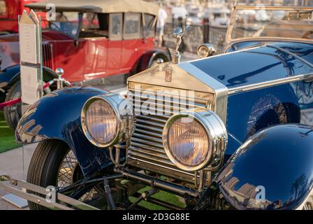 Doha, Katar- 30. März 2020: 1925 Rolls royce silver Ghost classic car blue Roadster Stockfoto