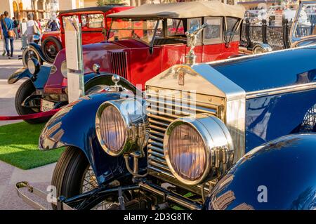 Doha, Katar- 30. März 2020: 1925 Rolls royce silver Ghost classic car blue Roadster Stockfoto