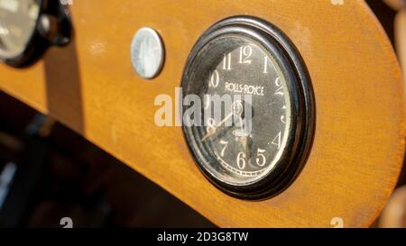 Doha, Katar- 30. März 2020: 1925 Rolls royce silver Ghost classic car blue Roadster Stockfoto