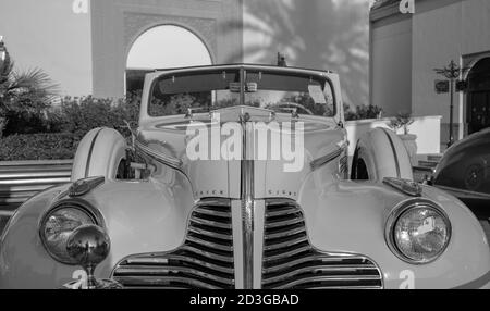 Doha, Katar: 4 März 2020:1954 Cadillac Eldorado Cabrio klassischen Luxus-Auto Stockfoto