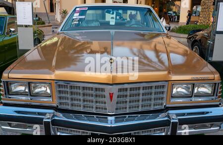 Doha, Katar- 3 März 2020 :1977 Pontiac Bonneville Oldtimer Stockfoto