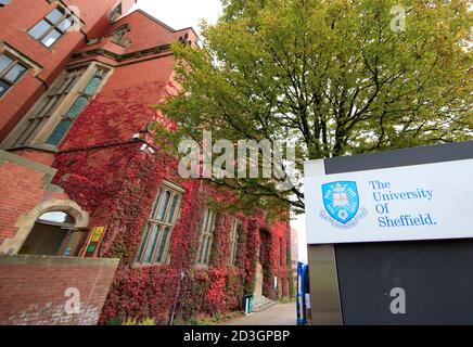 Der Firth Court der University of Sheffield, nachdem die Universität auf Online-Lernen umgestellt wurde, um die Gesundheit von Studenten und Mitarbeitern zu schützen. Stockfoto