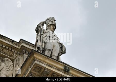 Skulptur auf dem Arc de Triomphe du Carousel in Paris Stockfoto