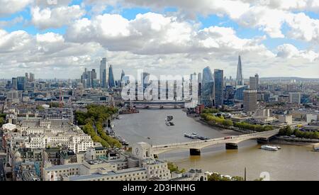 Panoramabild von London, Blick nach Osten vom Trafalgar Square in Richtung Waterloo Bridge Stockfoto
