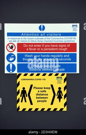 Schottland erster Minister Nicola Sturgeon besucht das temporäre NHS Louisa Jordan Hospital in Glasgow's SEC, das verwendet wird, um die steigende Nachfrage nach Krankenhausdiensten während der Lockerung der Sperre während der Covid 19 Coronavirus Pandemie zu befriedigen. Am 27. Juli 2020 in Glasgow, Schottland Stockfoto