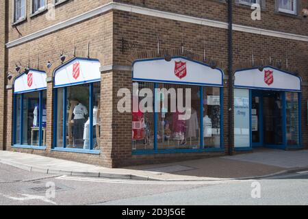 Der Heilsarmee Charity Shop in Dorchester, Dorset in Großbritannien, aufgenommen am 20. Juli 2020 Stockfoto