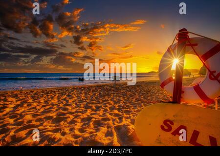 Herrlicher Sonnenuntergang in Praia do Amado, Portimao, Algarve, Portugal Stockfoto