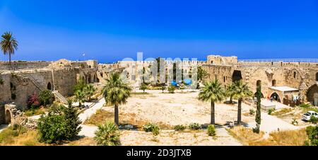 Wahrzeichen der Insel Zypern - Ruinen der alten Festung Burg in Kyrenia Stadt, türkischen Teil Stockfoto