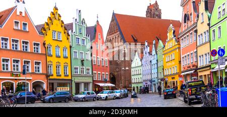 Wahrzeichen von Deutschland- Landshut Stadt in Bayern. Traditionelle Architektur mit bunten Häusern in der Altstadt. November 2018 Stockfoto