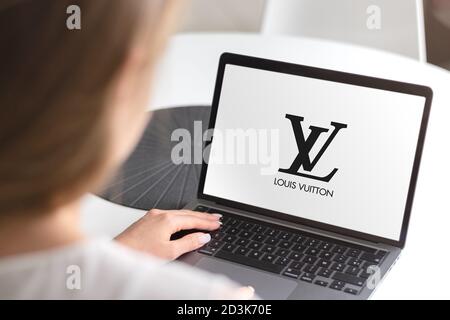 Guilherand-Granges, Frankreich - 08. Oktober 2020. Notizbuch mit Louis Vuitton Logo. Louis Vuitton ist ein französisches Modehaus und Luxusgüterunternehmen. Stockfoto