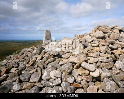 Der Triangulationspunkt auf dem Gipfel von Brown Willy, Bodmin Moor, Cornwall Stockfoto