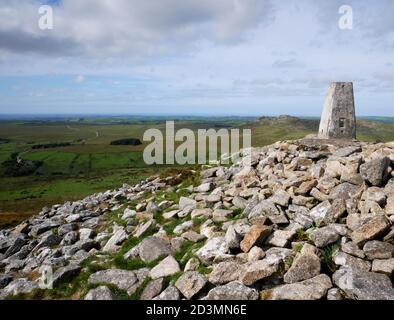 Der Triangulationspunkt auf dem Gipfel von Brown Willy, Bodmin Moor, Cornwall. Stockfoto