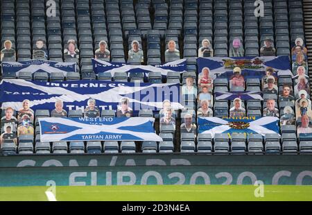 Eine allgemeine Ansicht von Kartonausschnitten von Fans auf den Tribünen während des UEFA Euro 2020 Play-Off Halbfinalspiel im Hampden Park, Glasgow. Stockfoto