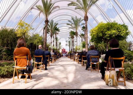 Valencia, Valencia, Spanien. Okt. 2020. Moment während der Hommage an die Opfer von Covid-19 am Umbracle in der Stadt der Künste und Wissenschaften in Valencia am 8. Oktober 2020. Quelle: Xisco Navarro/ZUMA Wire/Alamy Live News Stockfoto