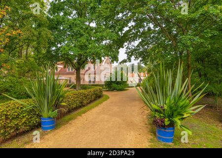 Cavalier-Haus oder Cavalier-Haus heute ein Restaurant, Fürst Pückler Landschaftspark und Schloss Branitz, Cottbus, Brandenburg, Ostdeutschland, Europa Stockfoto