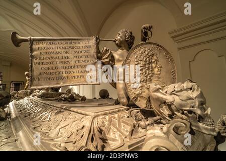 Sarkophag in der Kapuzinergruft in Wien, Österreich, Europa Sarkophag in der Kaiserlichen Krypta oder Kapuzinergruft in Wien, Österreich, Europa Stockfoto