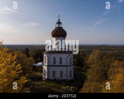 September 2020 - Solowki. Kirche-Leuchtturm auf dem Gipfel des Mount Sekirnaya. Russland, Archangelsk Region Stockfoto