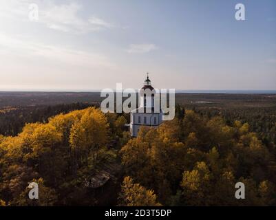 September 2020 - Solowki. Kirche-Leuchtturm auf dem Gipfel des Mount Sekirnaya. Russland, Archangelsk Region Stockfoto