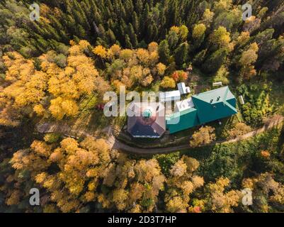 September 2020 - Solowki. Kirche-Leuchtturm auf dem Gipfel des Mount Sekirnaya. Russland, Archangelsk Region Stockfoto