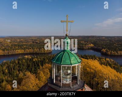 September 2020 - Solowki. Kirche-Leuchtturm auf dem Gipfel des Mount Sekirnaya. Russland, Archangelsk Region Stockfoto