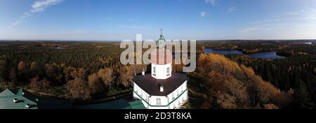 September 2020 - Solowki. Kirche-Leuchtturm auf dem Gipfel des Mount Sekirnaya. Russland, Archangelsk Region Stockfoto