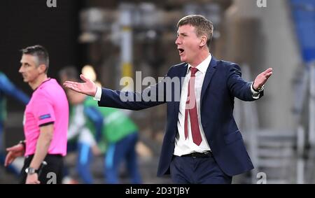 Cheftrainer der Republik Irland Stephen Kenny reagiert auf der Touchline während des UEFA Euro 2020 Play-Off Halbfinalmatches im Narodny Futbalovy, Bratislava. Stockfoto