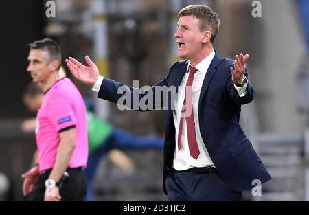 Cheftrainer der Republik Irland Stephen Kenny reagiert auf der Touchline während des UEFA Euro 2020 Play-Off Halbfinalmatches im Narodny Futbalovy, Bratislava. Stockfoto