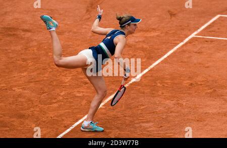 Paris, Frankreich, Italien. Okt. 2020. Nadia Podoroska aus Argentinien im Einsatz gegen IGA Swiatek aus Polen während des Halbfinales des Roland Garros 2020, Grand Slam Tennisturniers, am 8. Oktober 2020 im Roland Garros Stadion in Paris, Frankreich - Foto Rob Prange/Spanien DPPI/DPPI Kredit: LM/DPPI/Rob Prange/Alamy Live News Stockfoto