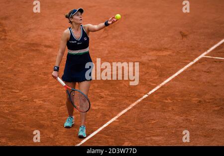 Paris, Frankreich, Italien. Okt. 2020. Nadia Podoroska aus Argentinien im Einsatz gegen IGA Swiatek aus Polen während des Halbfinales des Roland Garros 2020, Grand Slam Tennisturniers, am 8. Oktober 2020 im Roland Garros Stadion in Paris, Frankreich - Foto Rob Prange/Spanien DPPI/DPPI Kredit: LM/DPPI/Rob Prange/Alamy Live News Stockfoto