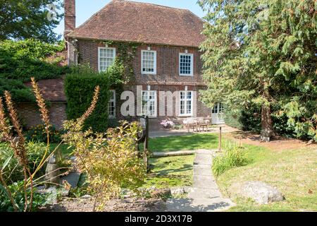 Farley Farmhouse, die Heimat der Surrealisten Lee Miller und Roland Penrose, Muddles Green, in der Nähe von Chiddingly, East Sussex, Großbritannien Stockfoto