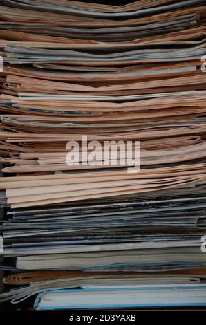 Stapel Zeitungen Stockfoto