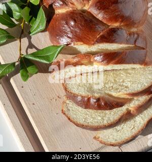 Frisch gebackenes Hefezopf Deutsches Süßbrot, Gemütlichkeit zu Hause Stockfoto