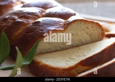 Frisch gebackenes Hefezopf Deutsches Süßbrot, Gemütlichkeit zu Hause Stockfoto