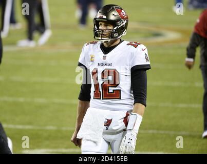 Chicago, Usa. Okt. 2020. Tampa Bay Buccaneers Quarterback Tom Brady erwärmt sich vor dem Spiel gegen die Chicago Bears im Soldier Field in Chicago am Donnerstag, den 8. Oktober 2020. Foto von Brian Kersey/UPI Kredit: UPI/Alamy Live Nachrichten Stockfoto