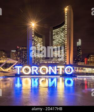 Toronto City Hall an Nathan Phillips Squares. Stockfoto