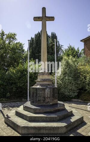 WOODBRIDGE, GROSSBRITANNIEN - 07. Aug 2020: Das Kriegsdenkmal in der Stadt Woodbridge in Suffolk Stockfoto