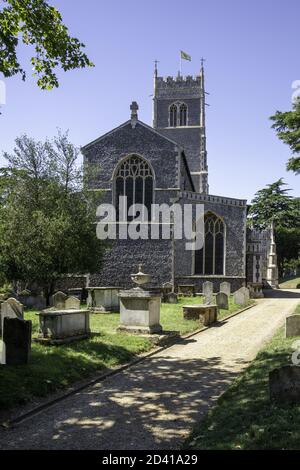 WOODBRIDGE, GROSSBRITANNIEN - 07. Aug 2020: Außenansicht der Kirche St. Mary the Virgin in der Stadt Woodbridge in Suffolk. Stockfoto