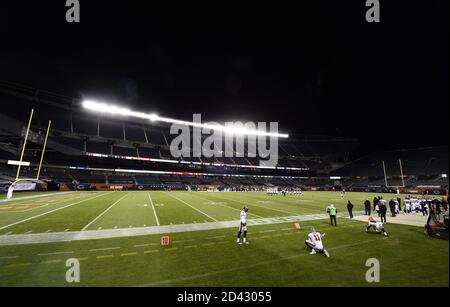 Chicago, Usa. Okt. 2020. Die Chicago Bears spielen die Tampa Bay Buccaneers im Soldier Field in Chicago am Donnerstag, den 8. Oktober 2020. Foto von Brian Kersey/UPI Kredit: UPI/Alamy Live Nachrichten Stockfoto