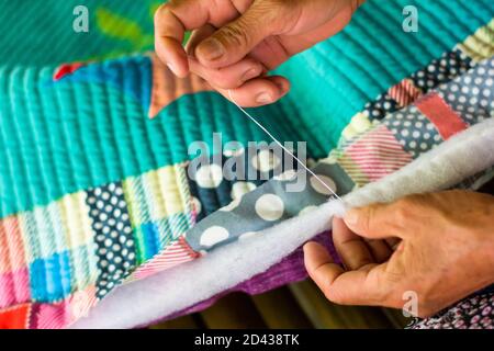 Quiltherstellung in Caohagan Island vor Cebu in den Phlippines Stockfoto