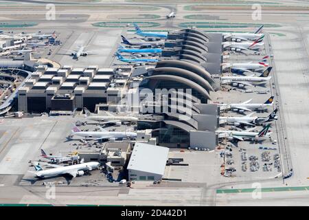 LAX Tom Bradley International Terminal TBIT Luftaufnahme am Los Angeles International Airport. TBIT Flughafen Terminal mit internationalen Flügen besetzt. Stockfoto