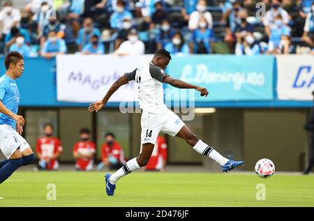 Michael Olunga (14) von Kashiwa Reysol während des J1-Fußballmatches der J.League zwischen Yokohama FC und Kashiwa Reysol im NHK Spring Mitsuzawa Football Stadium am 3. Oktober 2020 in Yokohama, Kanagawa, Japan. Quelle: Kenzaburo Matsuoka/AFLO/Alamy Live News Stockfoto