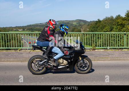 2008 Honda CBR 1000 RR-8; Motorradfahrer; Zweiradtransport, Motorräder, Fahrzeug, Straßen, Motorräder, Motorradfahrer fahren in Chorley, Großbritannien Stockfoto