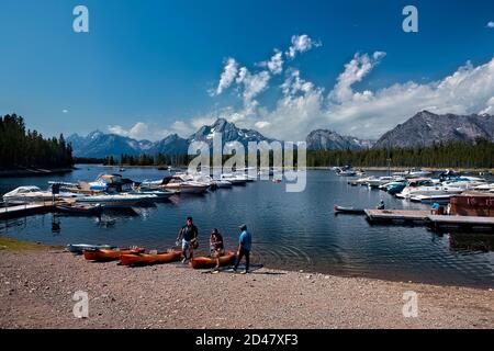 Kajakfahren in Coulter Bay und Jackson Lake, Grand Teton National Park, Wyoming, USA Stockfoto