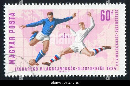 UNGARN - UM 1966: Briefmarke gedruckt von Ungarn, zeigt Fußball, um 1966 Stockfoto